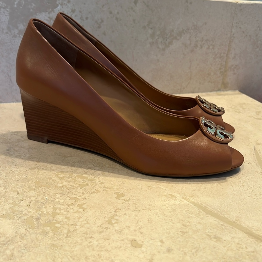 Tory Burch logo peep toe wedges LIKE NEW 8.5